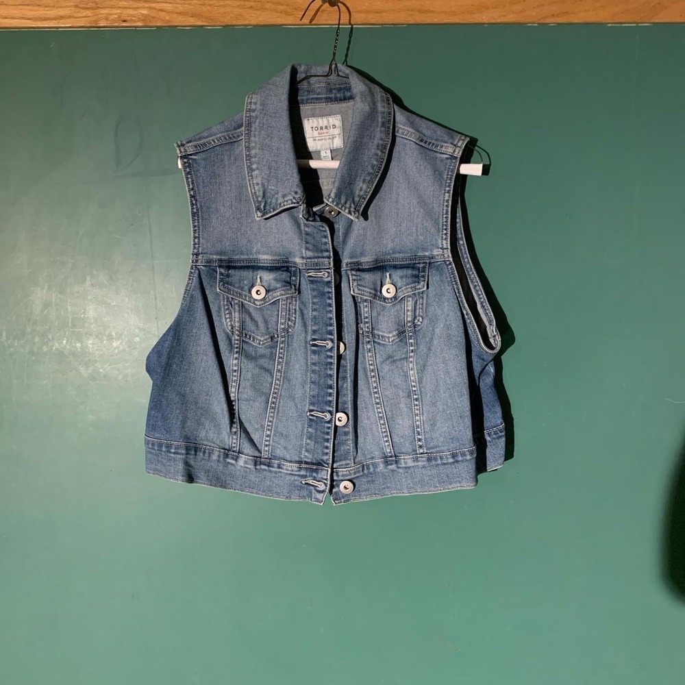 Torrid Perfect Wash Blue Denim Vest Retro 90s Style Size 1